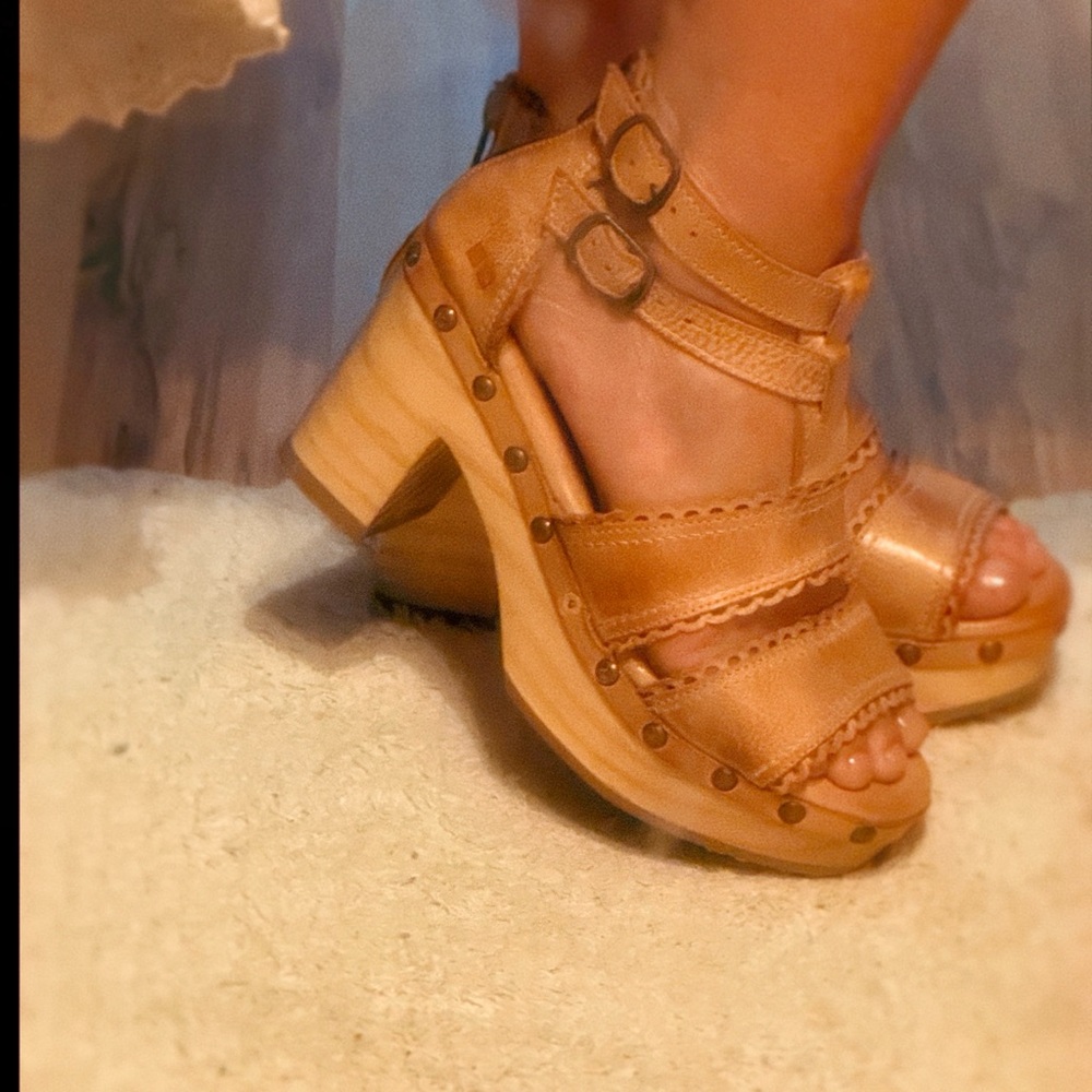 Bed|Stu Sloane Platform Sandals